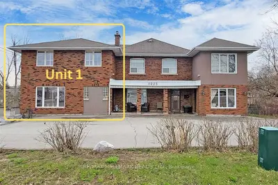 Att/Row/Townhouse in Vaughan
