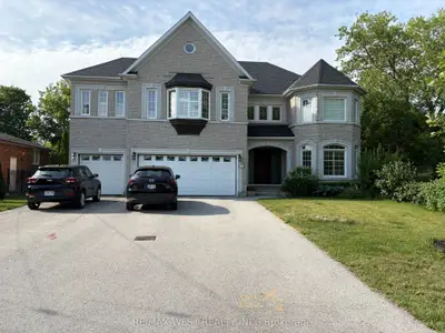 37 Maple Grove Avenue, Richmond Hill, On L4e 2v1