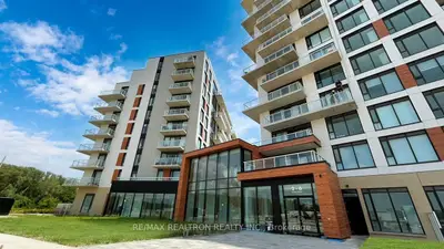 Condo Apartment in Richmond Hill