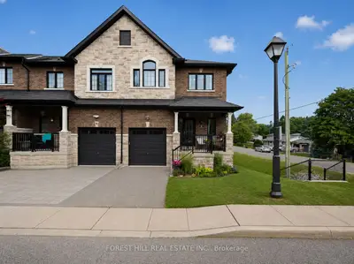 Att/Row/Townhouse in East Gwillimbury