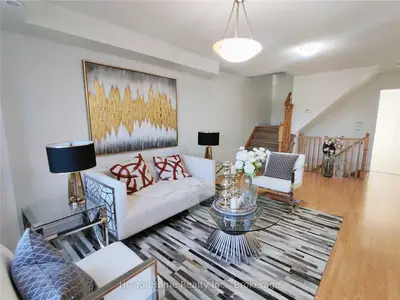 Att/Row/Townhouse in Markham