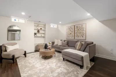 Att/Row/Townhouse in Vaughan