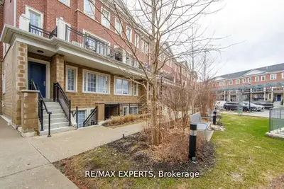 Condo Townhouse in Vaughan