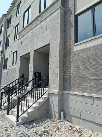 Att/Row/Townhouse in Richmond Hill