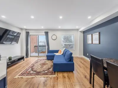 Att/Row/Townhouse in Vaughan