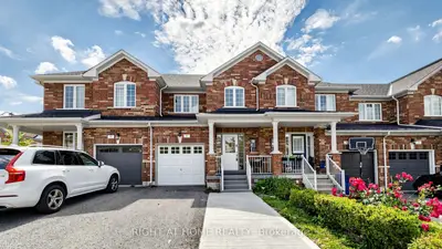 Att/Row/Townhouse in Aurora