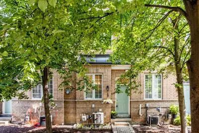 Condo Townhouse in Richmond Hill