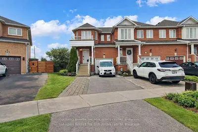 Att/Row/Townhouse in Vaughan