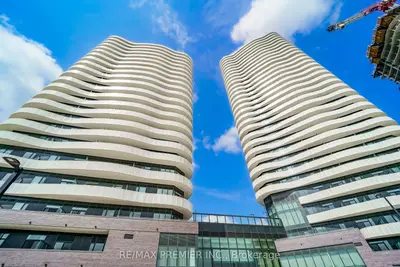 Condo Apartment in Vaughan