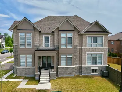 209 Stilton Avenue, Vaughan, On L4h 5b9