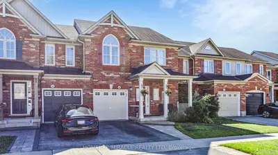Att/Row/Townhouse in Whitchurch-Stouffville