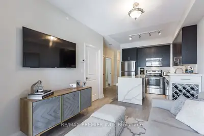 Condo Apartment in Vaughan