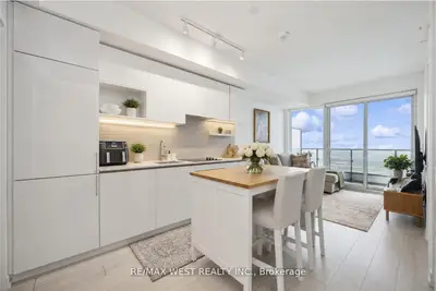 Condo Apartment in Vaughan