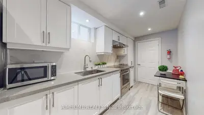 10 Portsmouth Road Walk Out Bsmt, Vaughan, On L6a 3e7