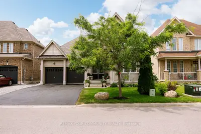 32 BEECHENER Street, Georgina, ON L0E 1R0