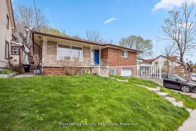 97 John Street E 2, Bradford West Gwillimbury, On L3z 2b1