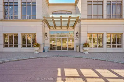 Condo Apartment in Markham