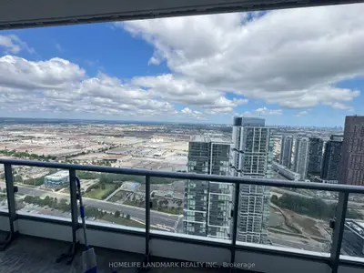 Condo Apartment in Vaughan