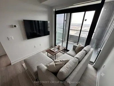 Condo Apartment in Vaughan