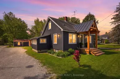 Detached in Essa