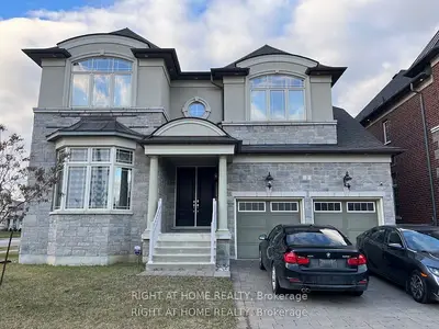 2 Chesney Crescent B, Vaughan, On L4h 4a7