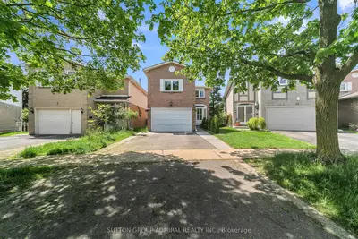 10 Park Lane Circle, Richmond Hill, On L4c 6s8
