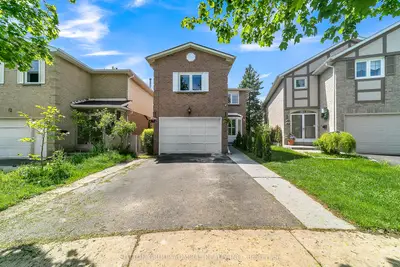 10 Park Lane Circle, Richmond Hill, On L4c 6s8