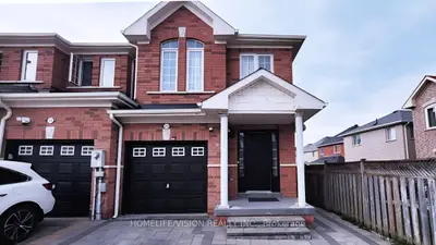 Att/Row/Townhouse in Richmond Hill