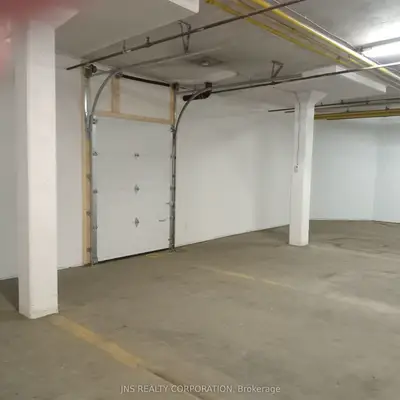 16775 Yonge Street 15e, Newmarket, On L4w 8j4