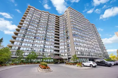 Condo Apartment in Vaughan