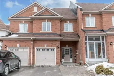 Att/Row/Townhouse in Markham