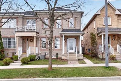 Att/Row/Townhouse in Vaughan