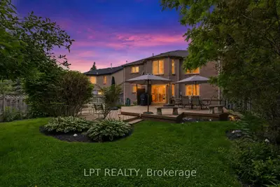 152 Mccaffrey Road, Newmarket, On L3x 1k2