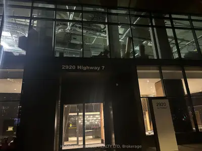 Condo Apartment in Vaughan