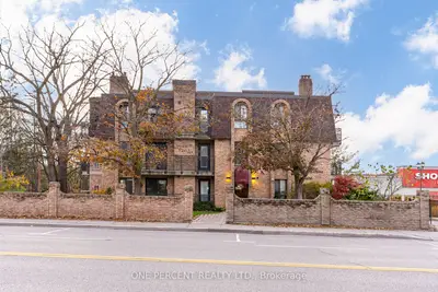 15390 Yonge Street 406, Aurora, On L4g 1n8