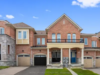 Att/Row/Townhouse in Newmarket