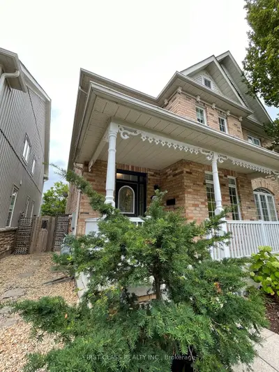 Att/Row/Townhouse in Markham