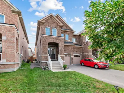 Att/Row/Townhouse in Aurora