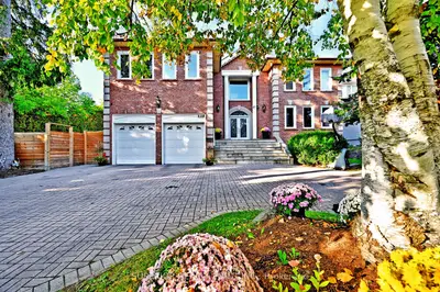 186 Oxford Street, Richmond Hill, On L4c 4l7