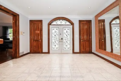 186 Oxford Street, Richmond Hill, On L4c 4l7