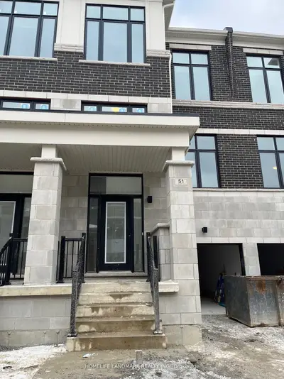 Att/Row/Townhouse in Richmond Hill