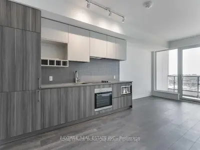 Condo Apartment in Vaughan