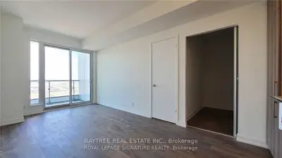Condo Apartment in Vaughan