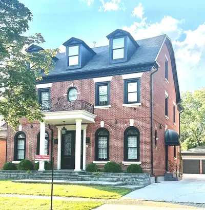 42 Oatlands Crescent, Richmond Hill, On L4c 9p2