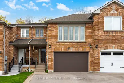 Att/Row/Townhouse in Vaughan