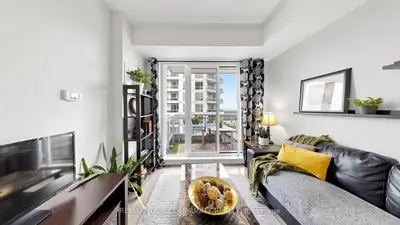 Condo Apartment in Richmond Hill
