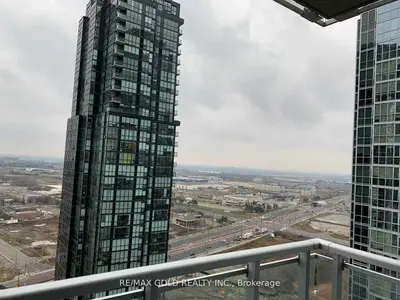 Condo Apartment in Vaughan