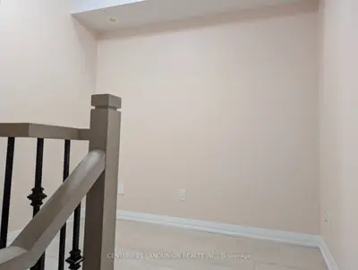 Condo Townhouse in Vaughan