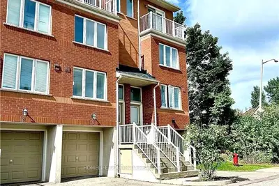 Condo Townhouse in Richmond Hill
