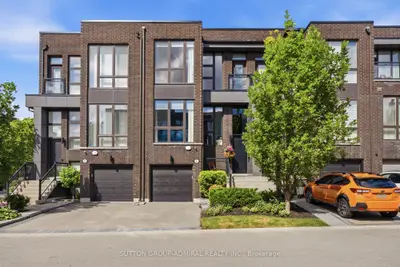 Att/Row/Townhouse in Vaughan